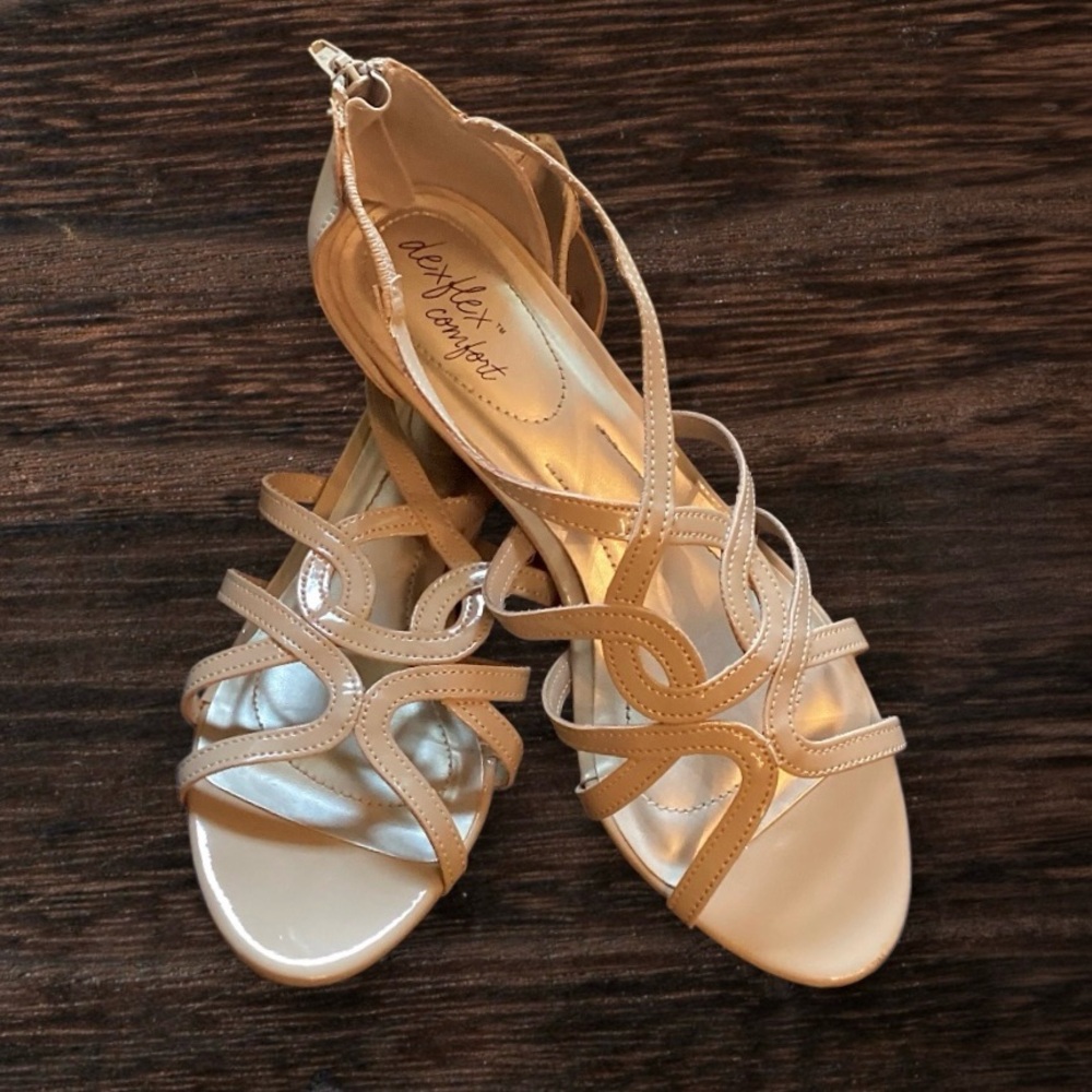 Dexflex Comfort Nude/Cream Strappy Heels 9 Wedge Sandal 1.5” Cushioned Footbed